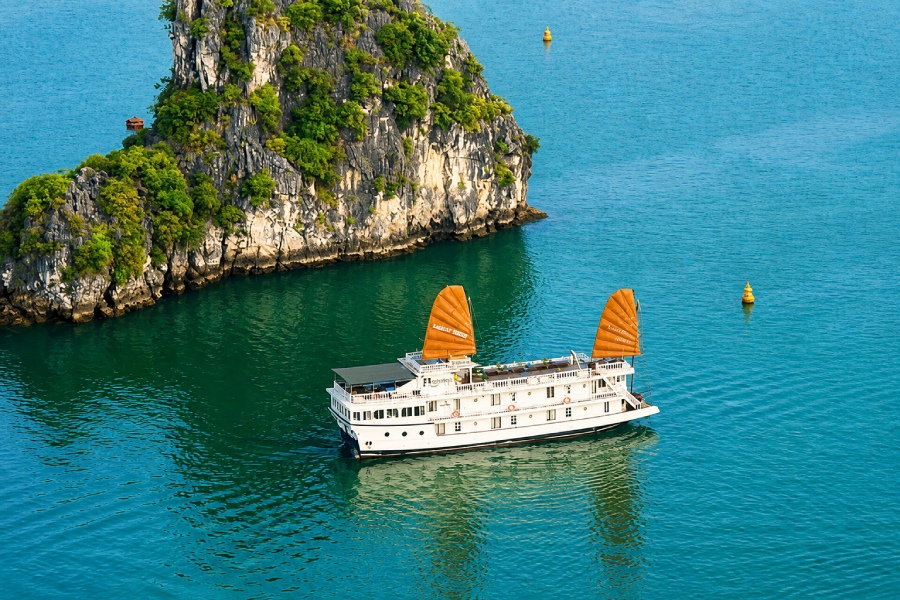 Tour Du Thuyền Majestic 2 Ngày 1 Đêm