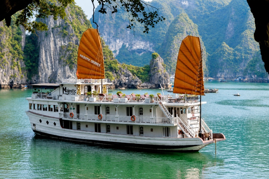 Tour Du Thuyền Majestic 2 Ngày 1 Đêm