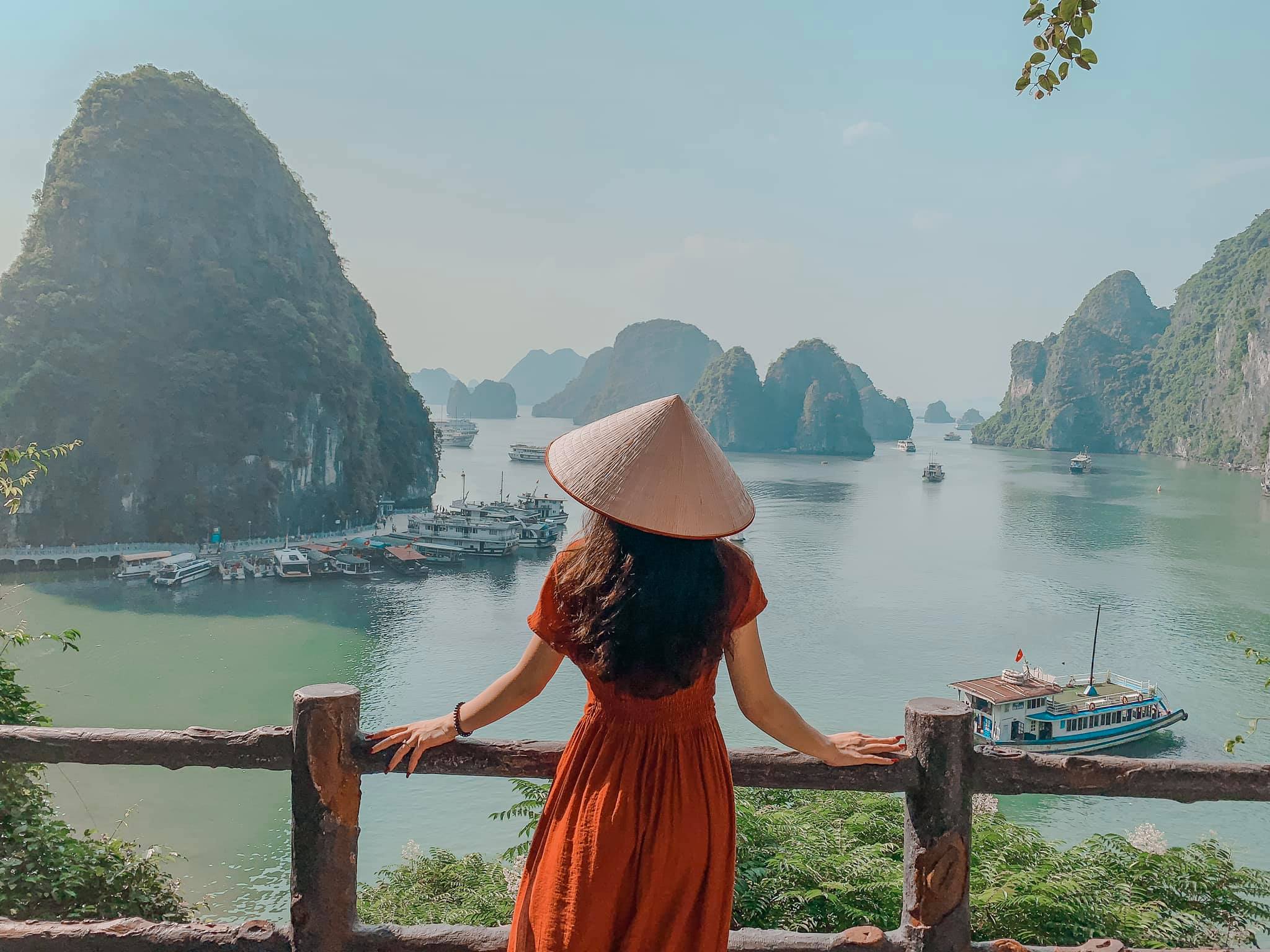 Tour du thuyền vịnh Hạ Long 1 ngày