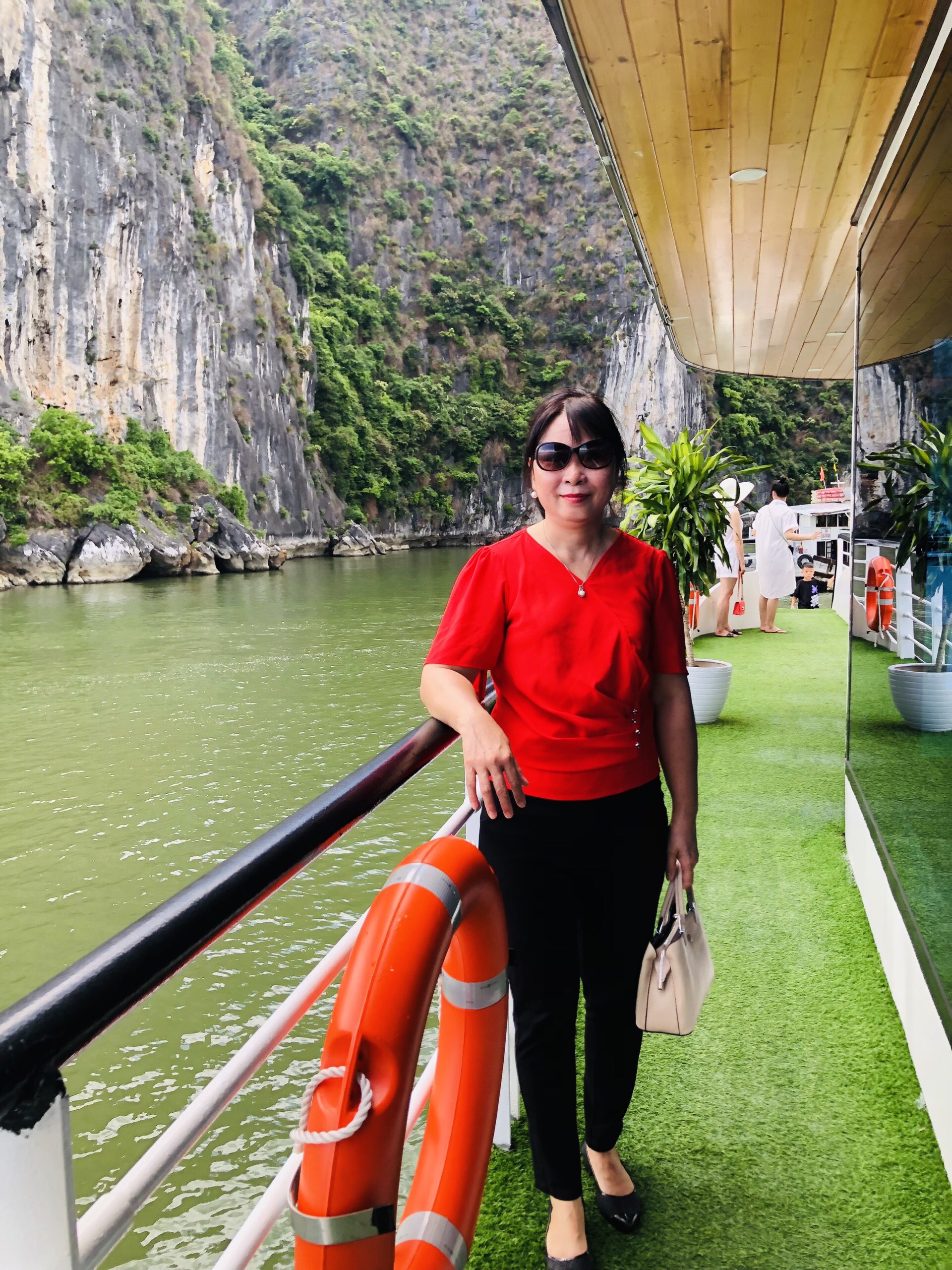 Tour Hang Sửng Sốt - Đảo TiTop - Đỉnh Lư Hương 1 ngày