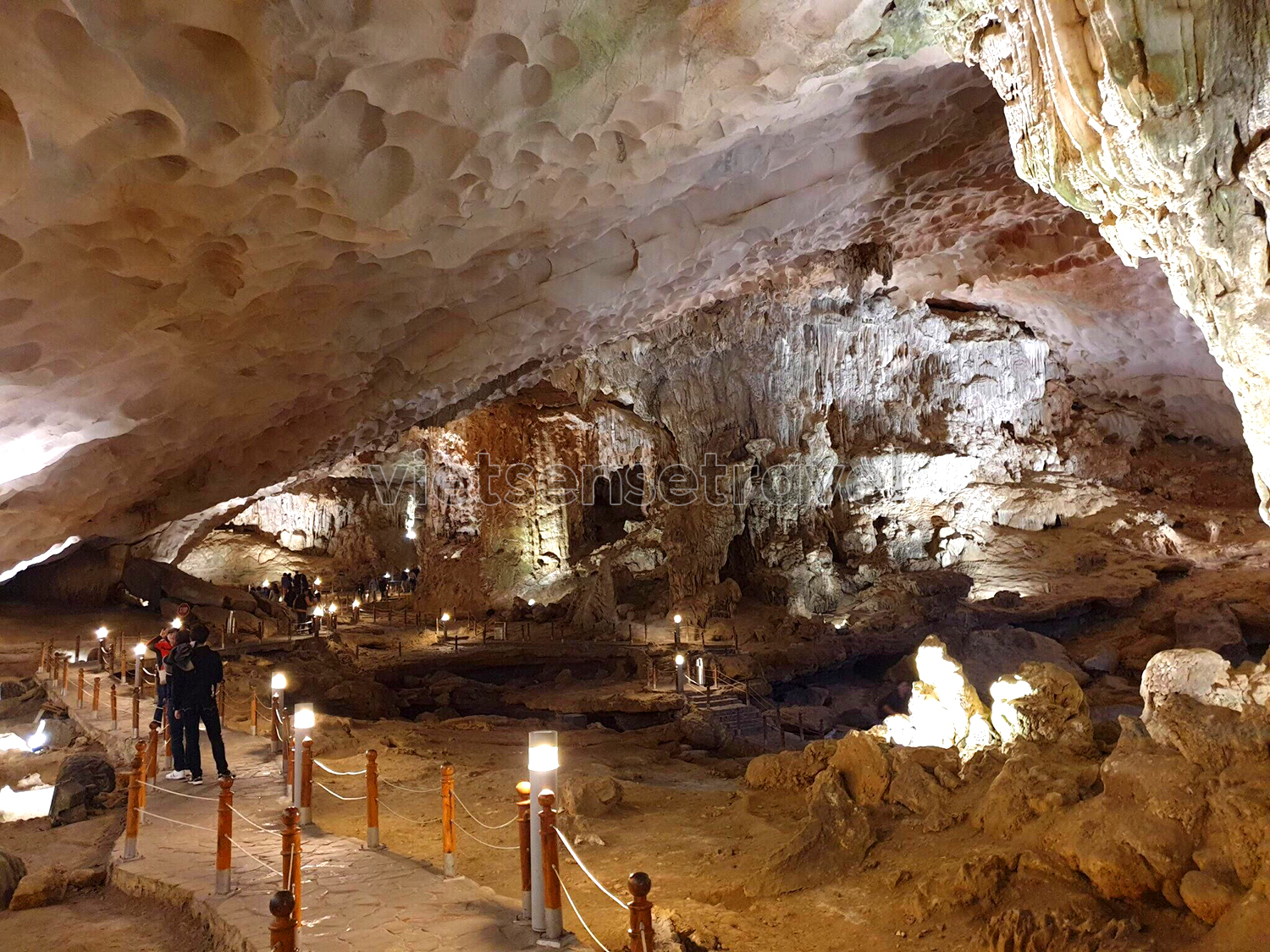 Tour hang Sửng sốt-Đảo Titop-Tuần Châu 3 ngày 2 đêm