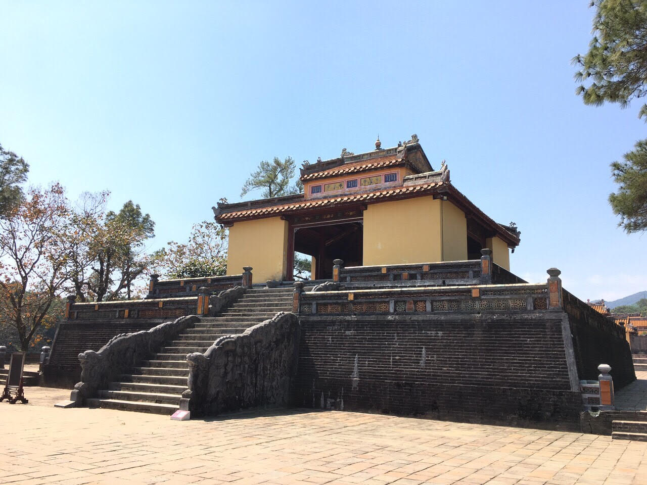 Tour Huế - Đại Nội – Lăng Tẩm - Biển Thuận An 3 Ngày 2 đêm