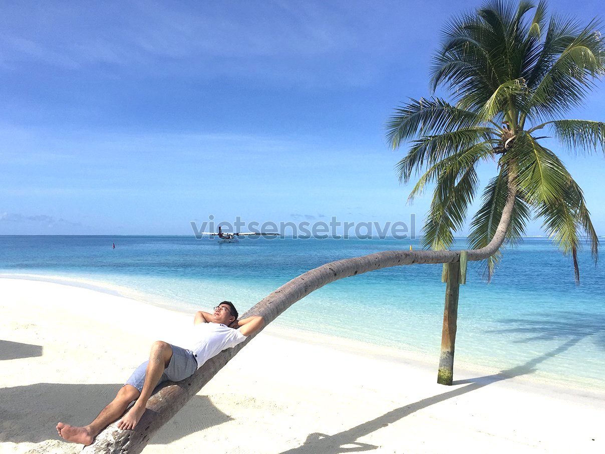 Tour Maldives Adaaran Select Hudhuran Fushi resort 5 Ngày
