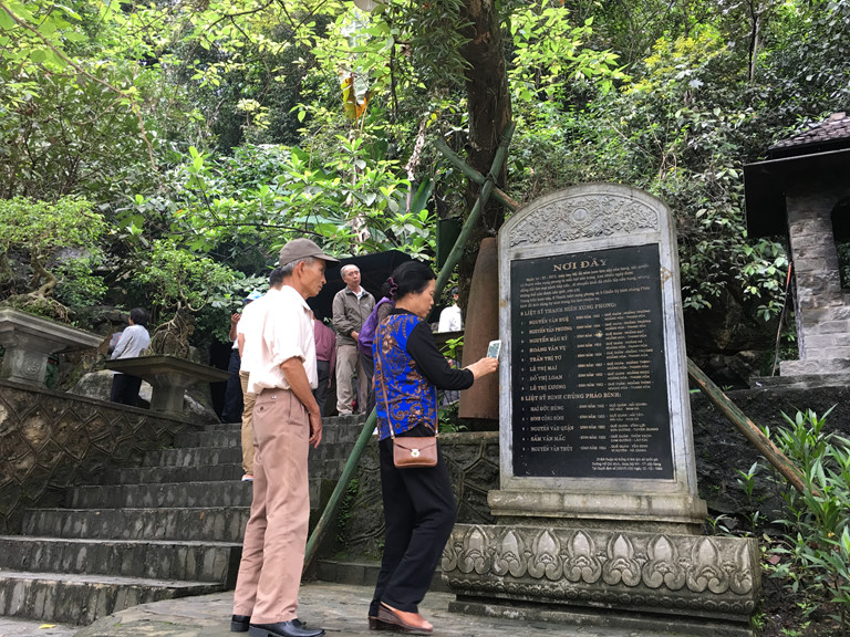 TOUR QUẢNG BÌNH 1 NGÀY Động Thiên Đường - Hang Tám Cô