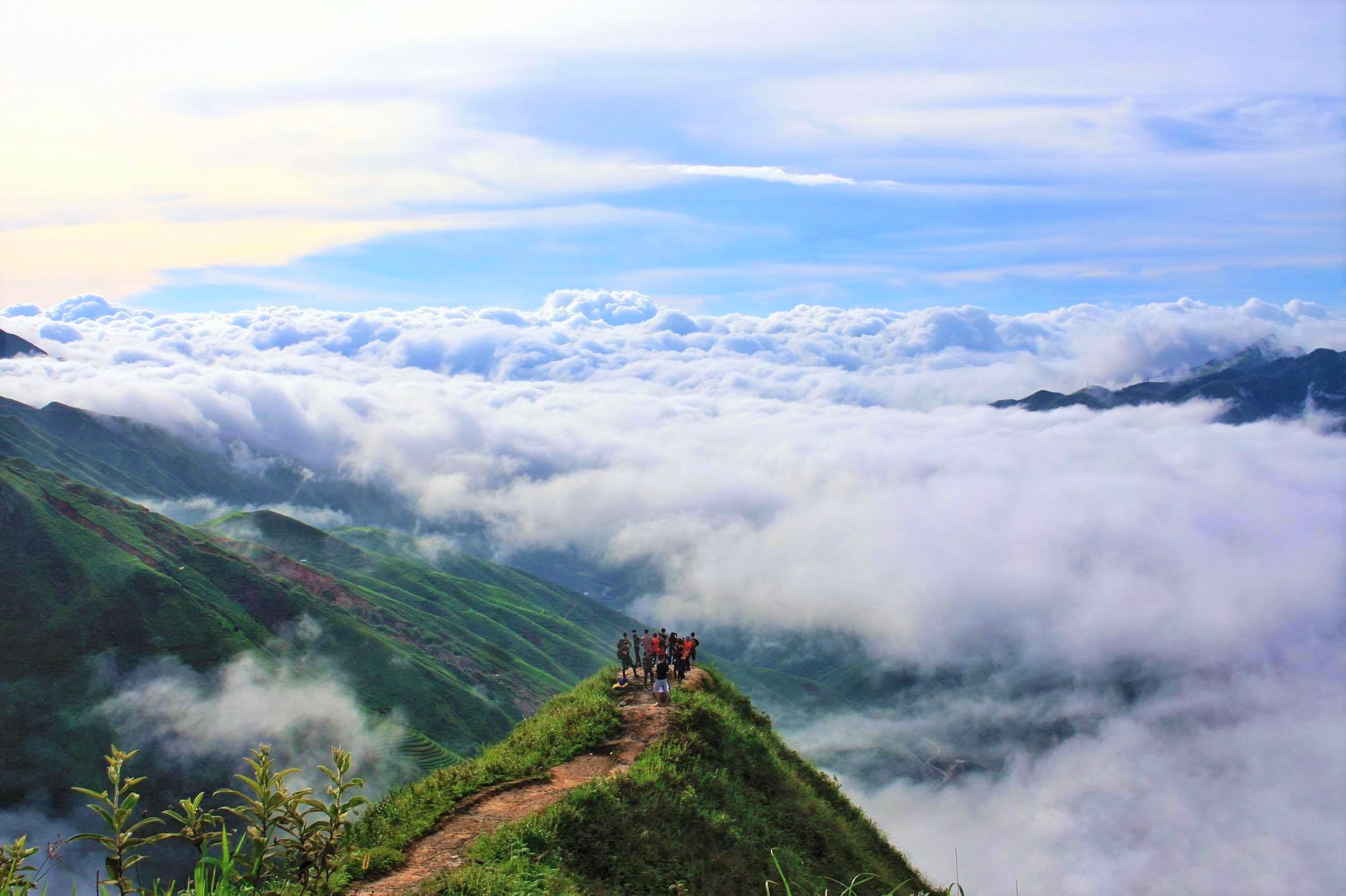 Tour săn mây Tà Xùa – Xím Vàng 2 Ngày 1 đêm giá rẻ nhất