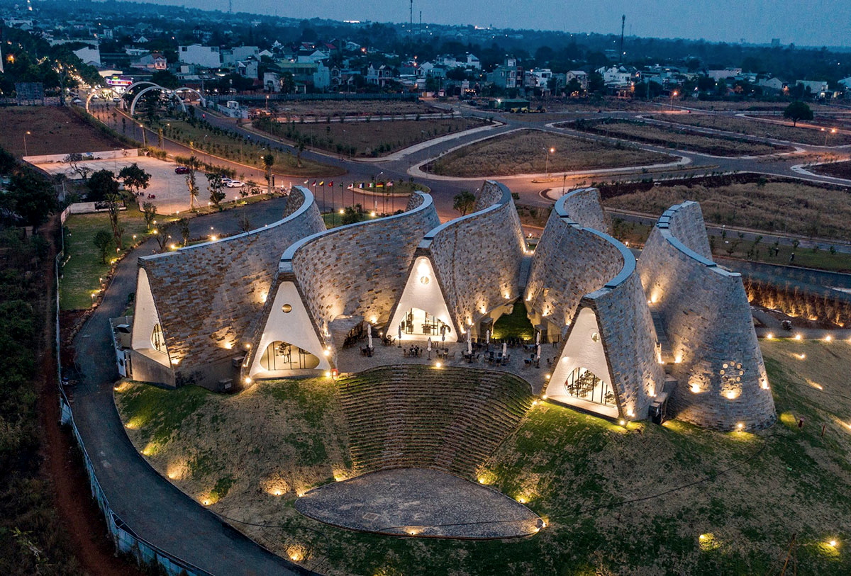 Tour Tây Nguyên 30 tháng 4 2025