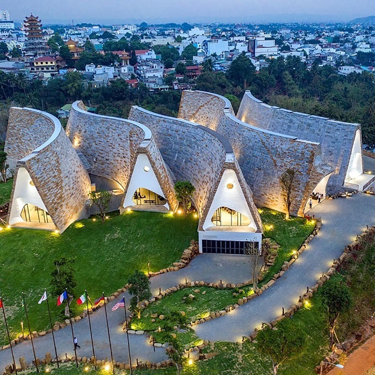 Tour Tây Nguyên 5 ngày 4 đêm: Buôn Ma Thuột - Gia Lai - Măng Đen - Kon Tum
