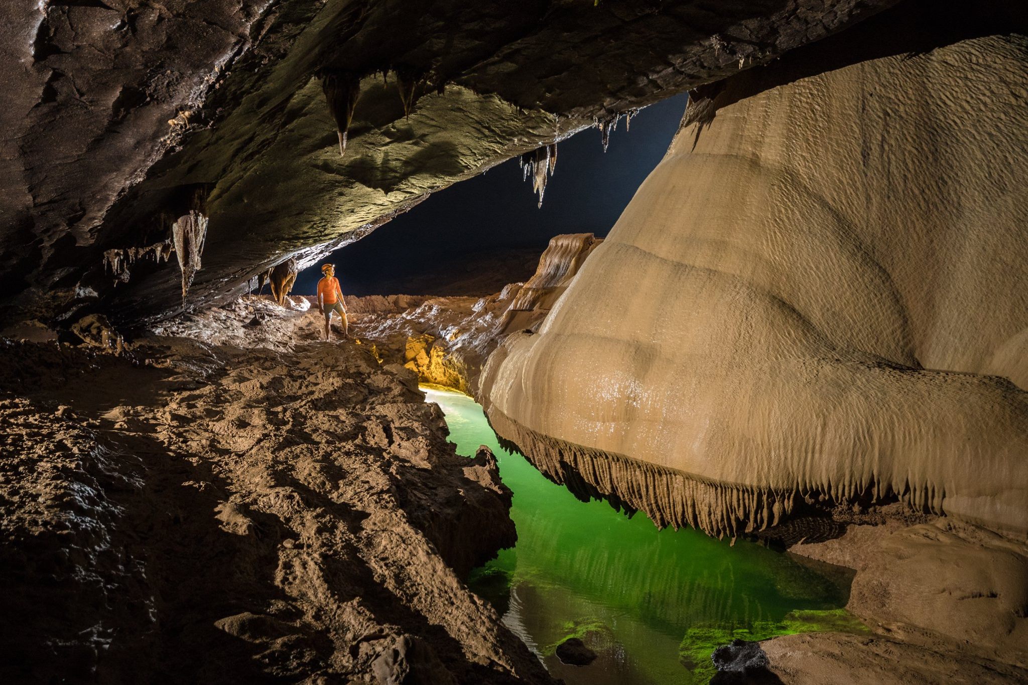 Tour Thám Hiểm Động Thiên Đường Quảng Bình 1 Ngày