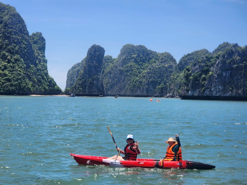 Tour Vịnh Lan Hạ Làng Việt Hải 1 ngày ghép khách lẻ từ Cát Bà