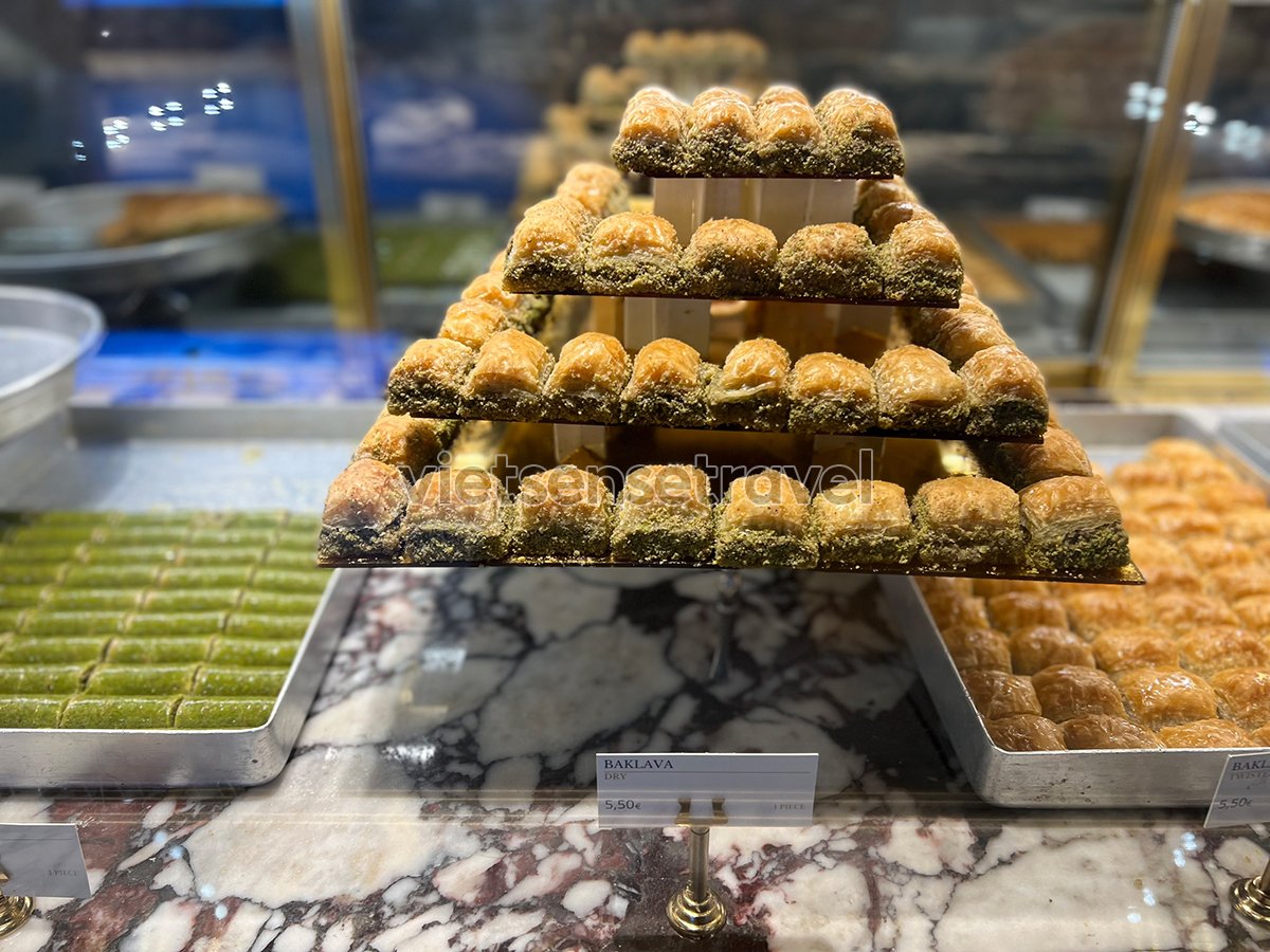Bánh Baklava đặc trưng truyền thống Hoàng gia xứ Thổ