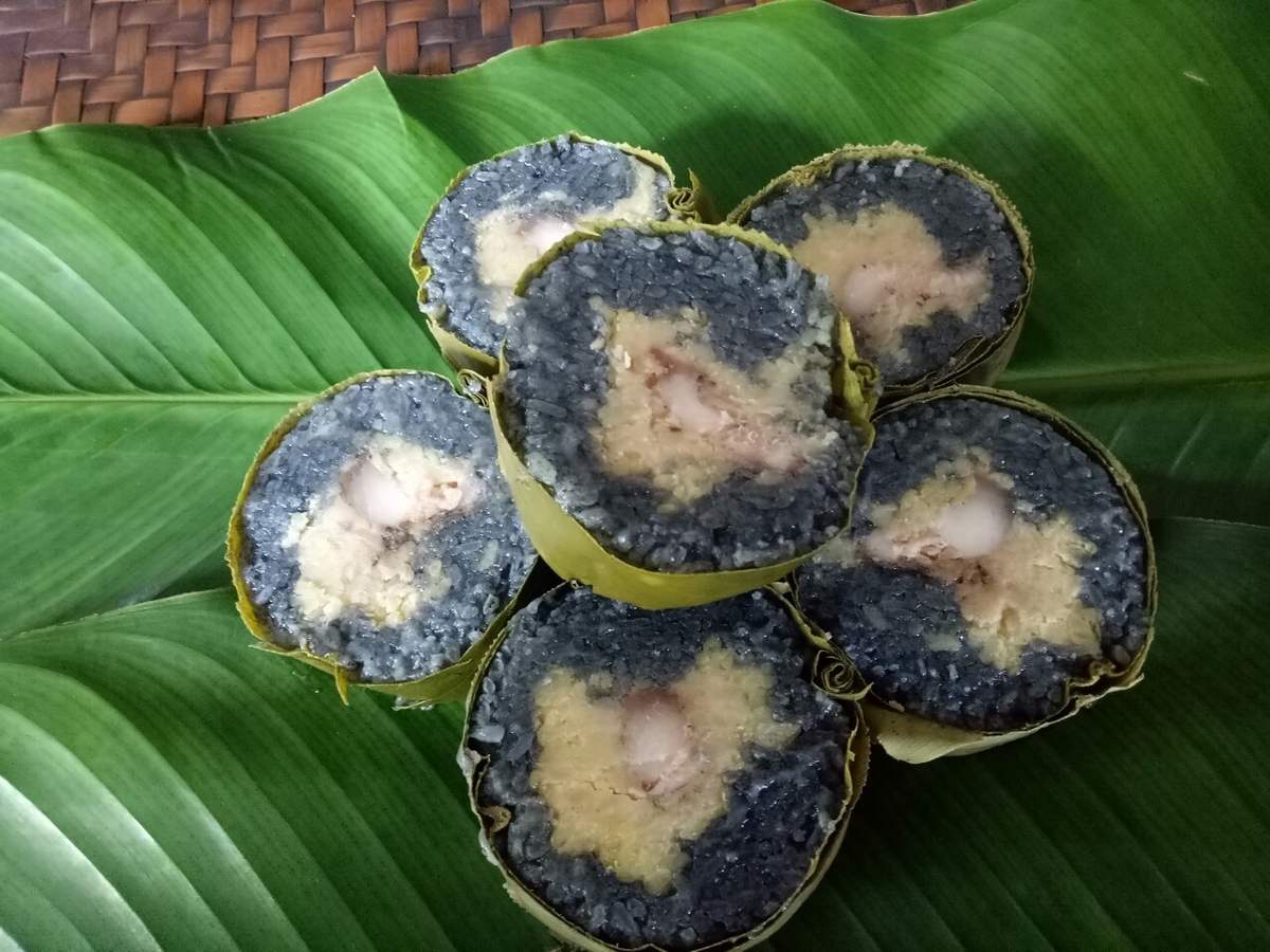 Bánh chưng đen Mường Lò