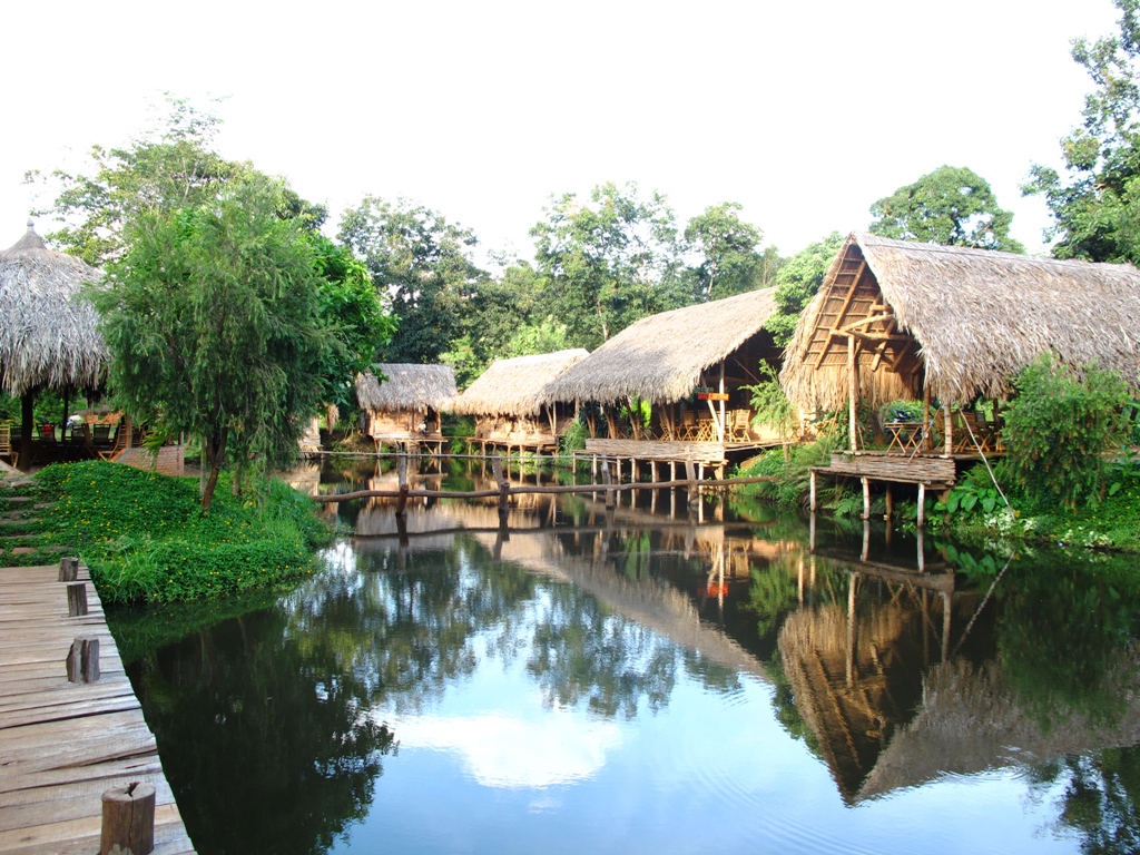 Buôn Ako Dhong rực rỡ sắc màu dân tộc Tây Nguyên
