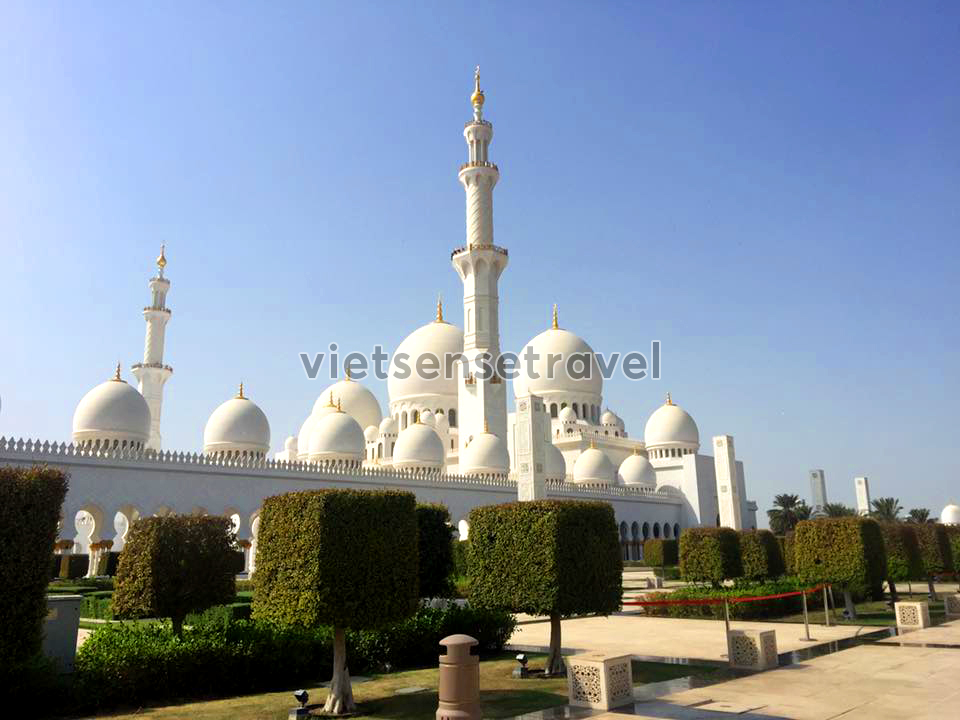 Cận cảnh Thánh Đường Hồi Giáo Sheikh Zayed nguy nga lộng lẫy