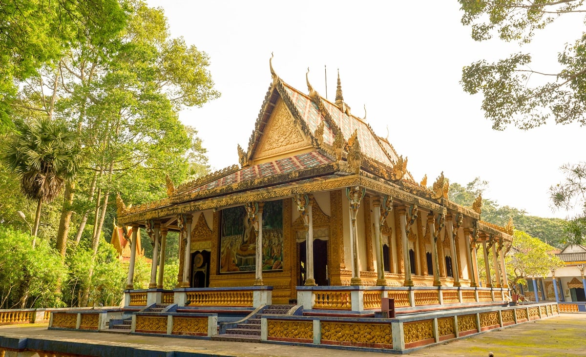 Chùa Dơi