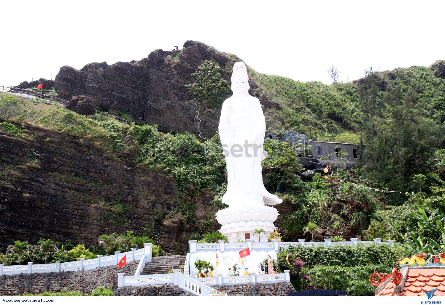 Chùa Hang Lý Sơn