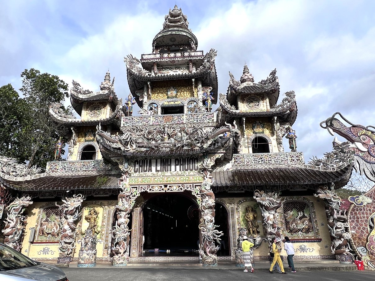 Toàn cảnh Chùa Linh Phước có tượng Bồ Tát kỷ lục thế giới