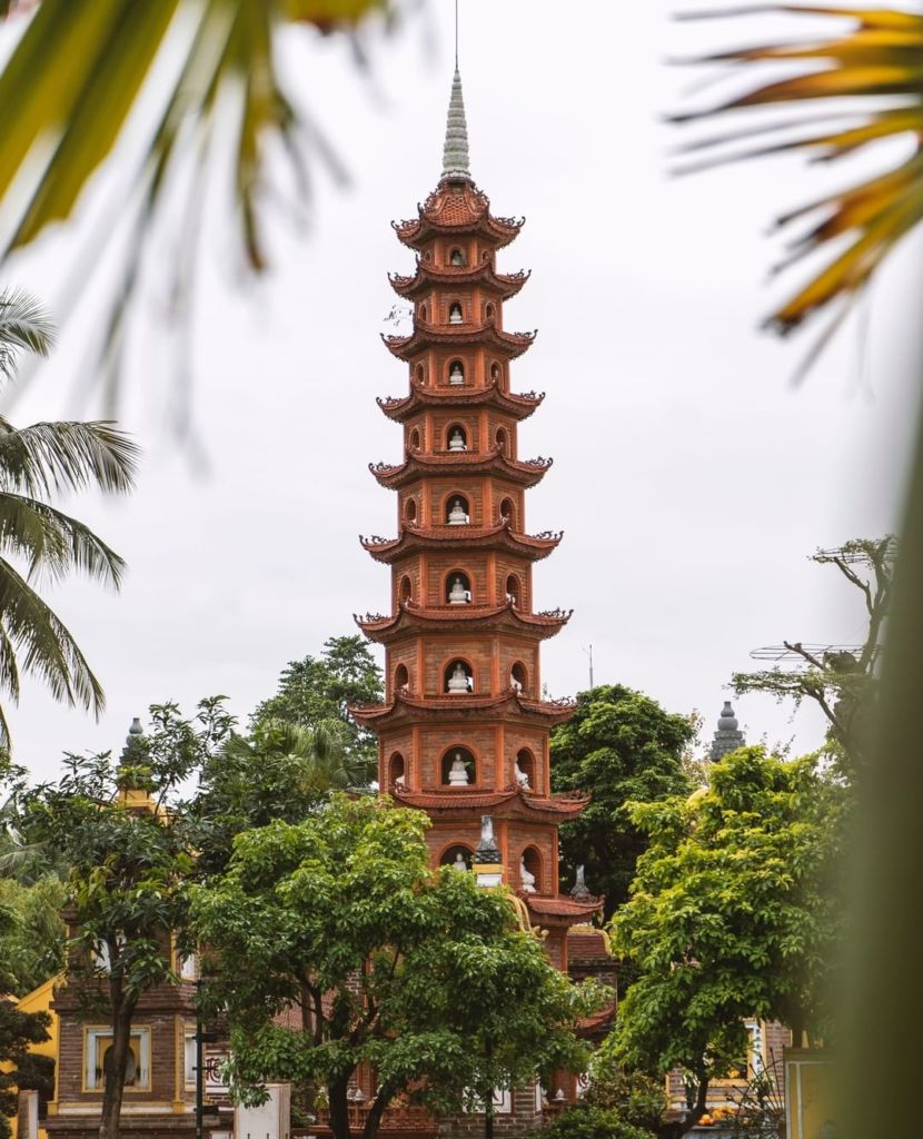 Chùa Trấn Quốc linh thiêng ngàn năm tuổi giữa Tây Hồ