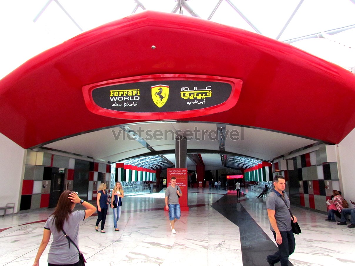 Ghé thăm Công viên Ferrari World trên đường đến Abu Dhabi