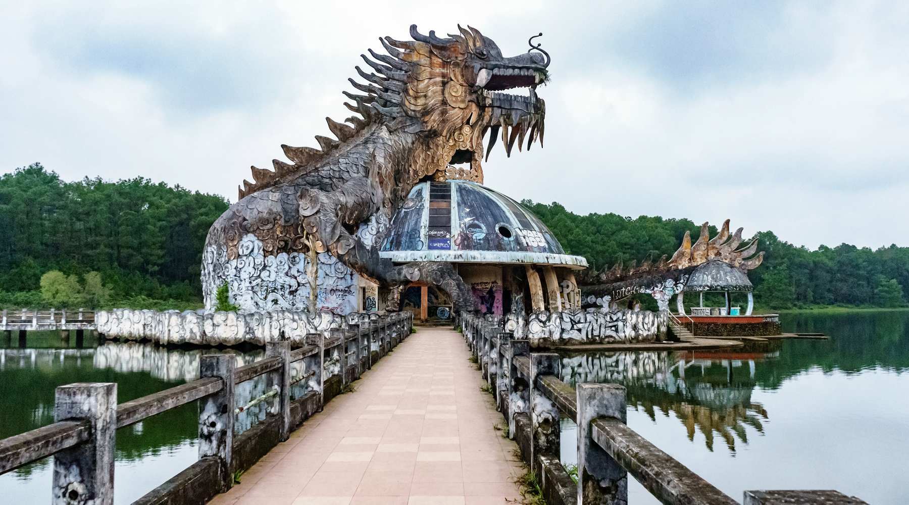Công viên hồ Thủy Tiên – Khám phá vẻ đẹp hoang sơ bị bỏ hoang