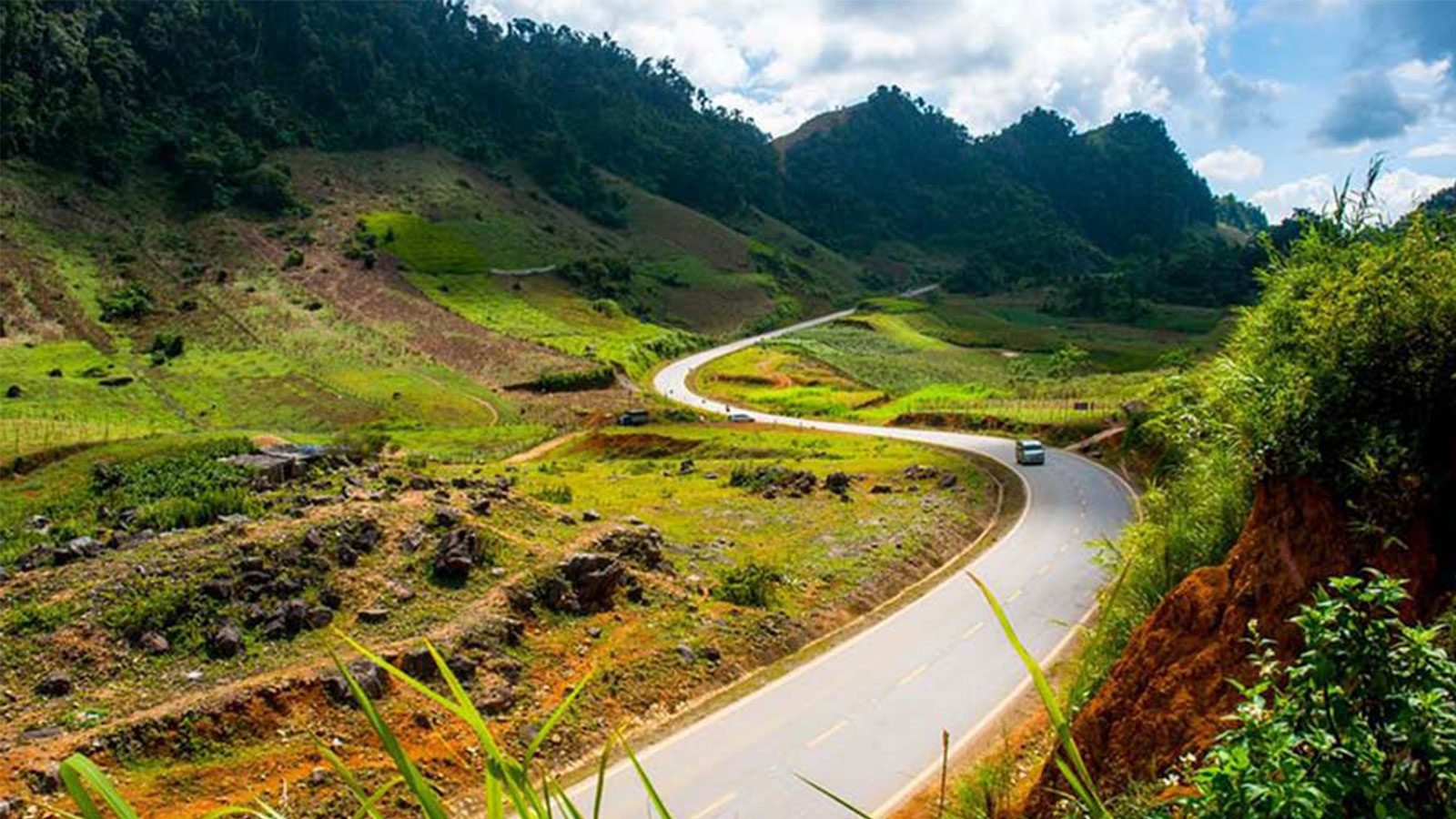 Chinh phục cung đường chữ S nổi tiếng tại Mộc Châu