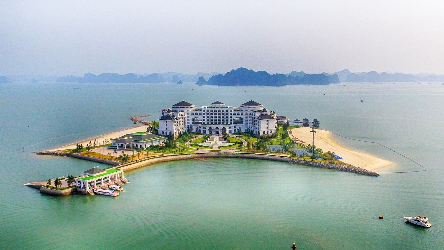 Cận cảnh đảo Rều Quảng Ninh năm 2023
