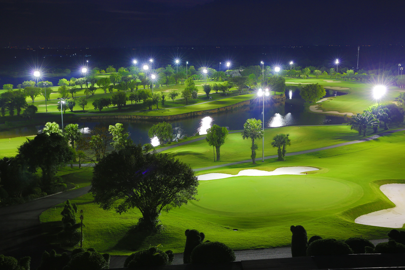 Đâu là thời điểm thích hợp chơi golf trong ngày?