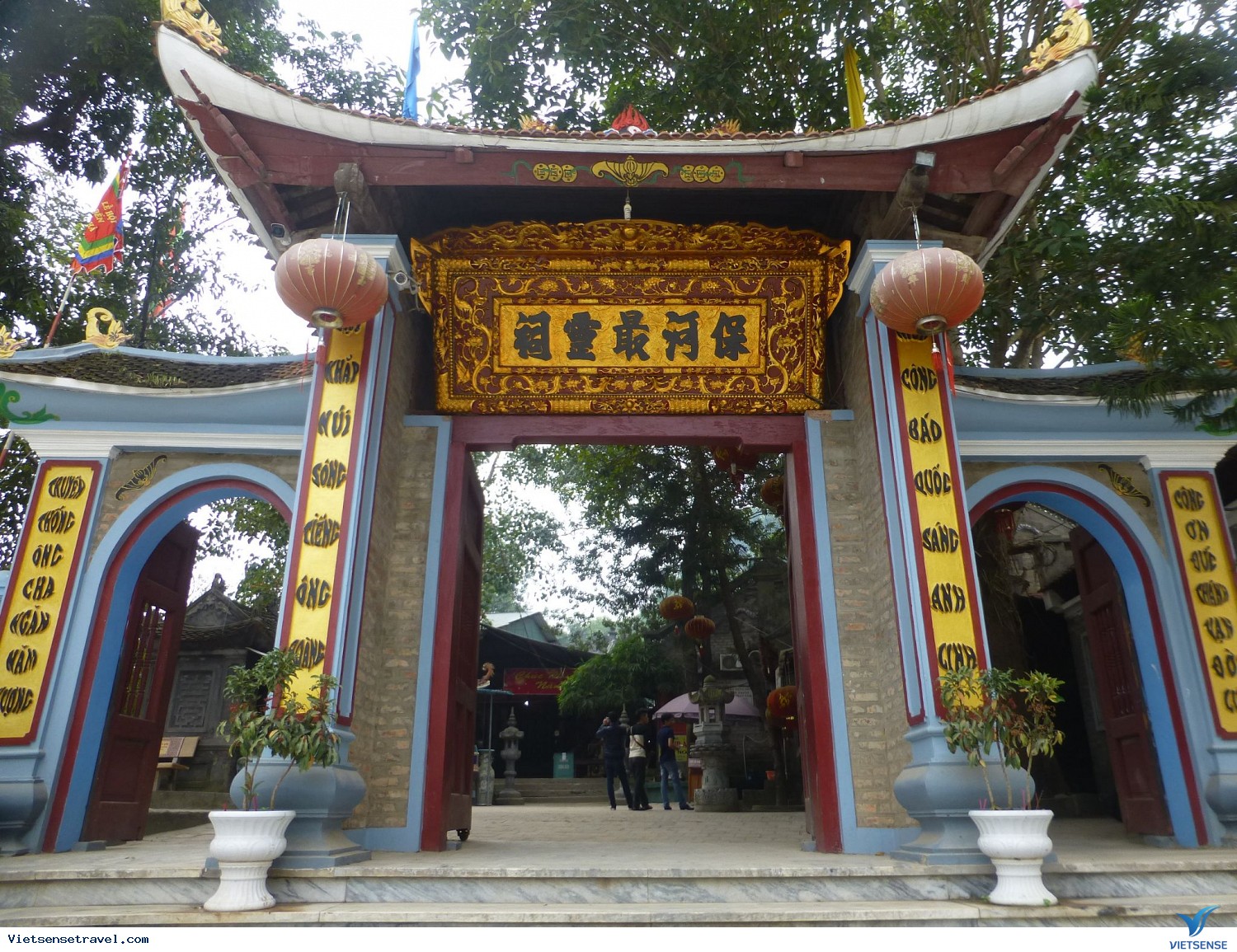 Đền Ông Hoàng Bảy