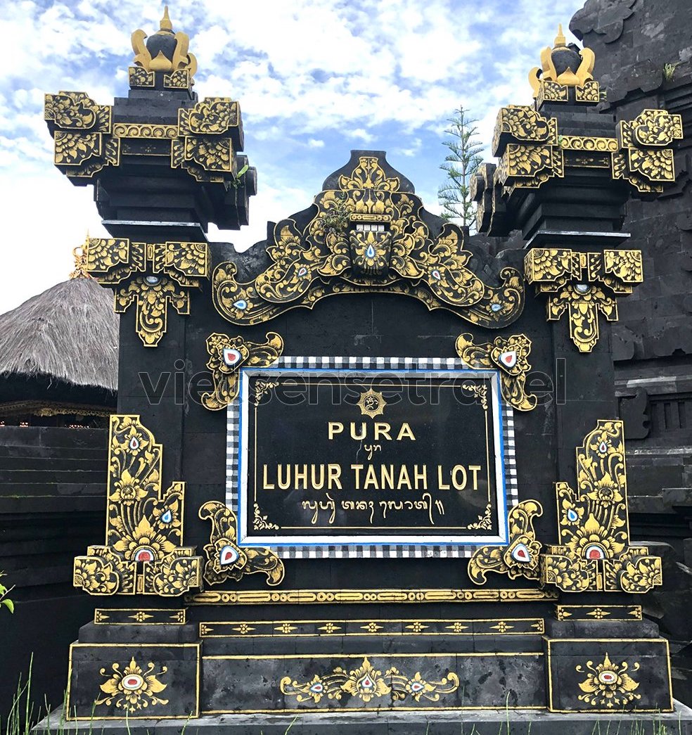 Cận cảnh Đền Tanah Lot huyền bí linh thiêng ngoài biển khơi