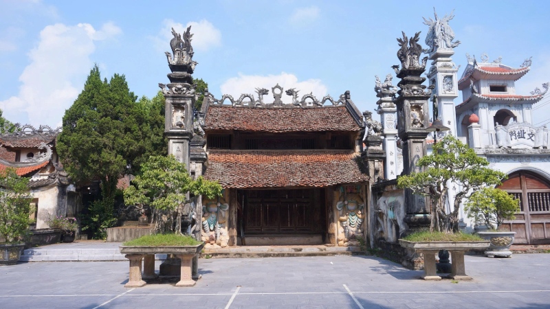 Đình cổ Hùng Lô