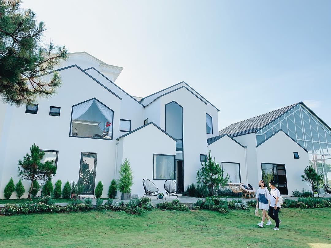 J’adore Homestay Đà Lạt: “Tình bể bình” với ngôi nhà trắng đẹp tựa trời Tây ở Đà Lạt
