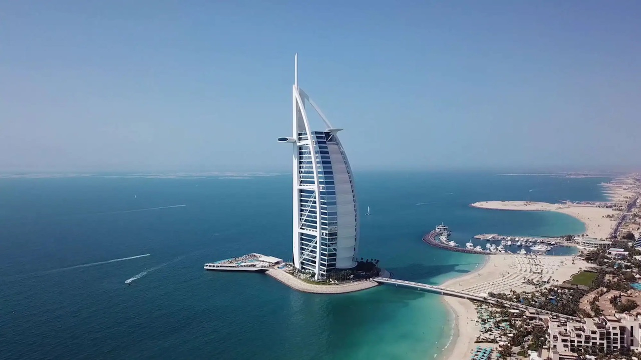 Khách sạn Cánh Buồm Burj Al Arab 7 sao nội thất dát vàng