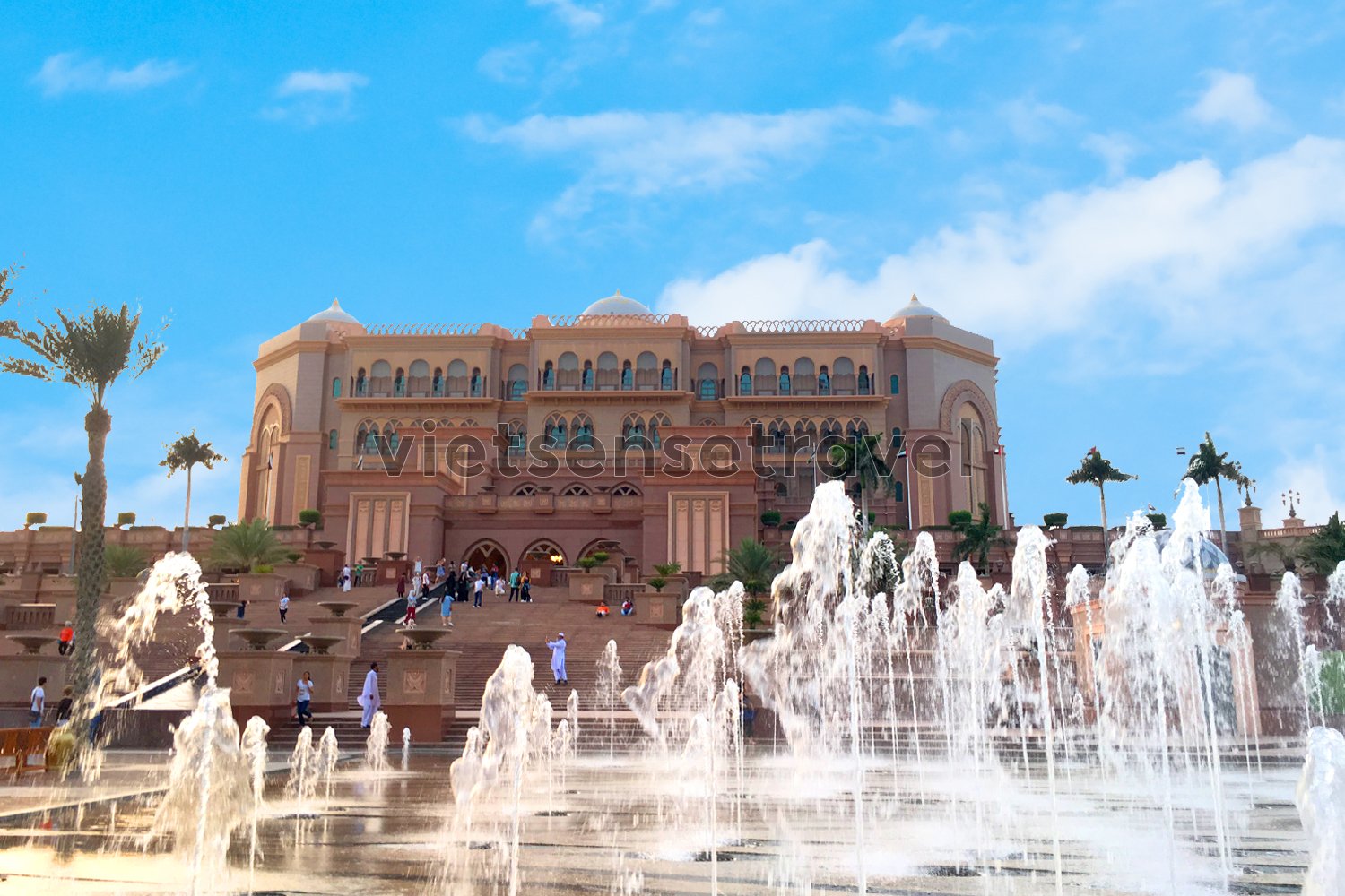 Checkin Khách sạn Emirates Palace 7 sao ở Abu Dhabi