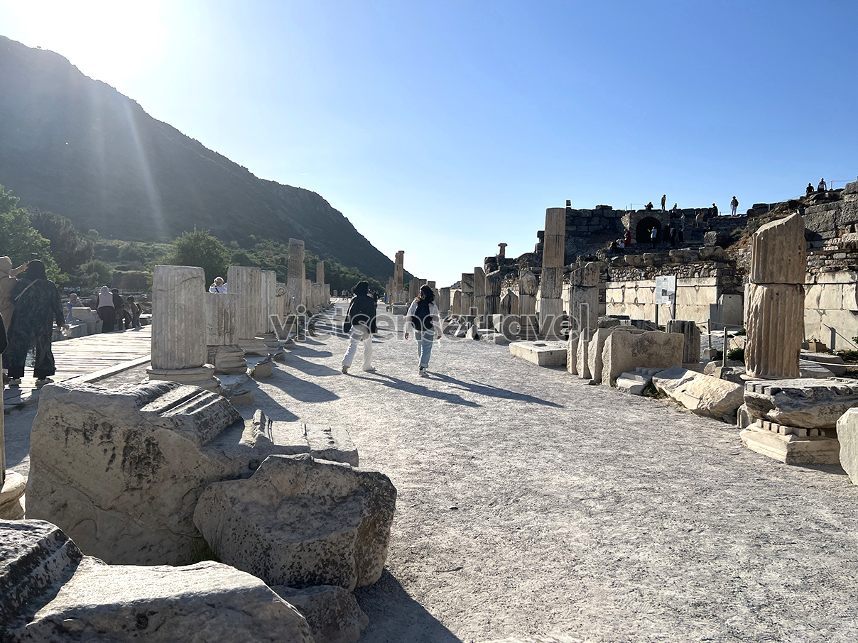 Khám phá thành phố cổ đại Kusadasi nằm bên bờ biển Aegean