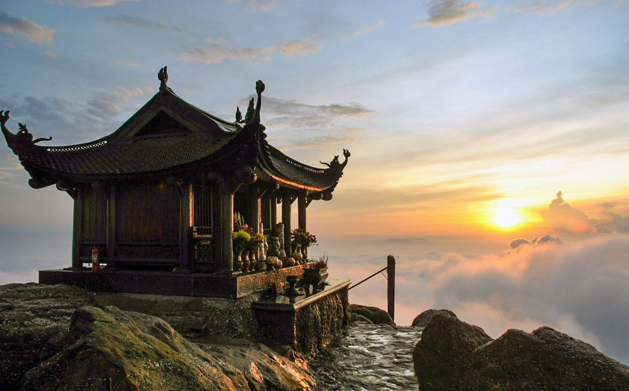 Kinh nghiệm Du xuân Yên Tử: Sắm lễ và cầu khấn đúng chuẩn