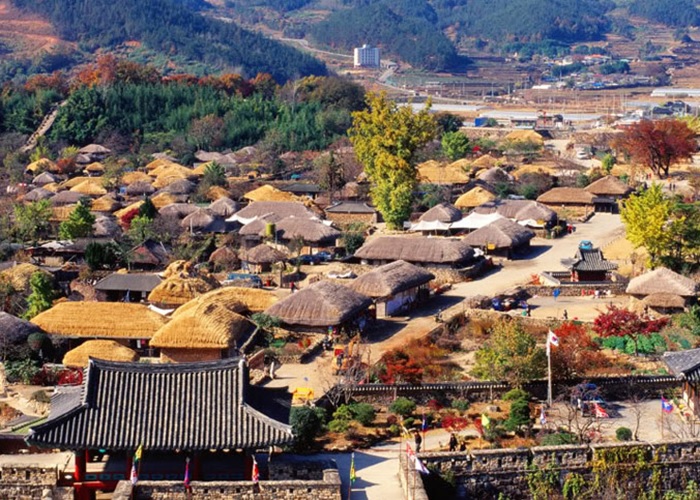 Làng dân tộc Seongeup Folk Village