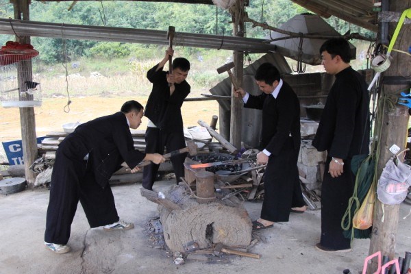 Làng nghề rèn Phúc Sen