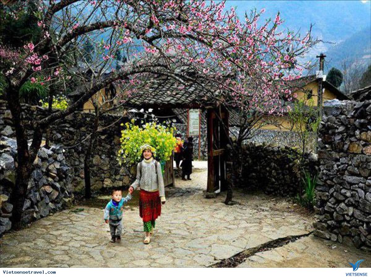Làng văn hóa Lũng Cẩm