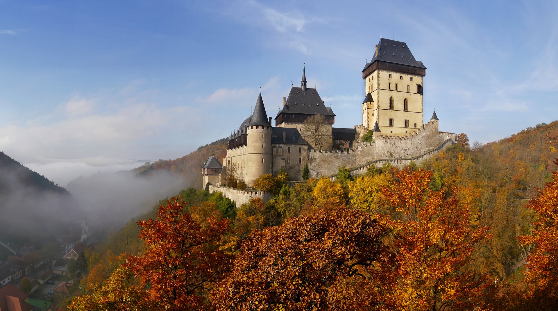 Lâu đài Karlstejn - Nơi ở bất khả xâm phạm của Hoàng đế La Mã Charles IV