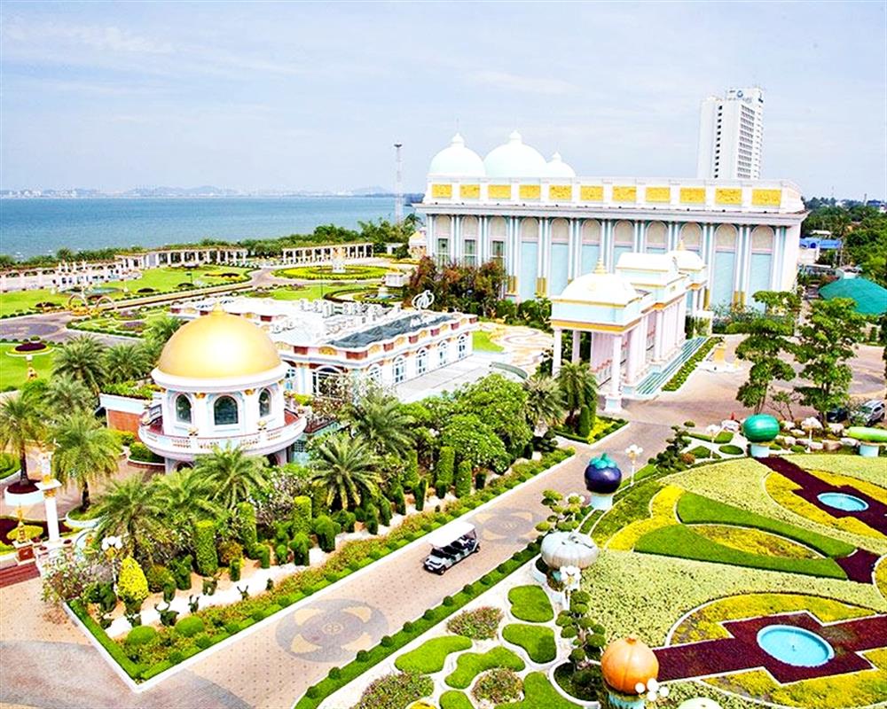 Nghé thăm Lâu đài tỷ phú Baan Sukhawadee ở Pattaya