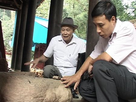 "Lưỡng Thạch Trụ" Của Thục Phán Trên Núi Nghĩa Lĩnh