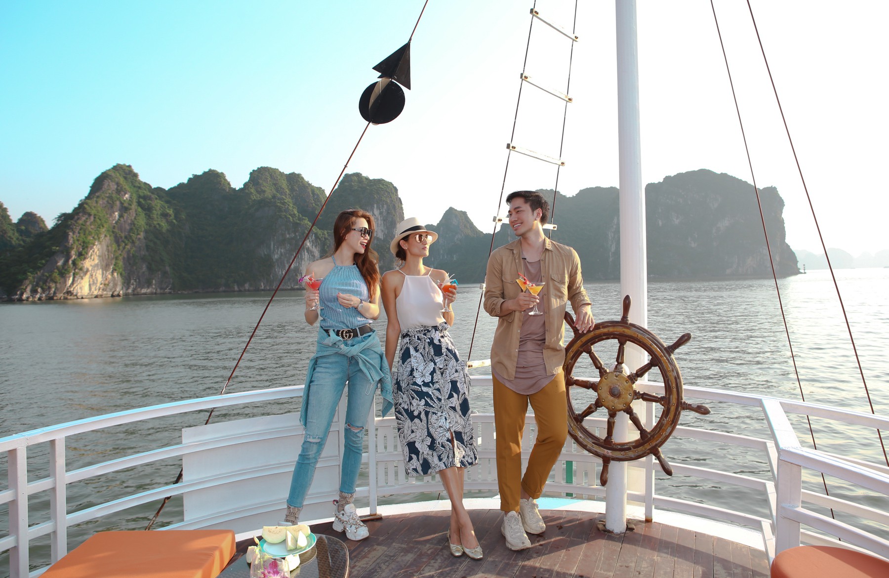 Mặc gì khi đi Hạ Long? Cách phối đồ đẹp như siêu sao