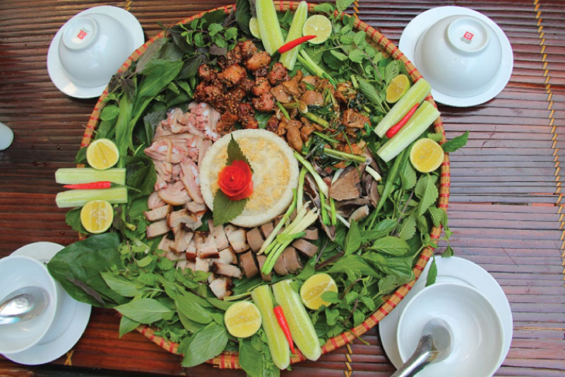 Bữa ăn trưa ở Tây Bắc với những món đặc sản hấp dẫn