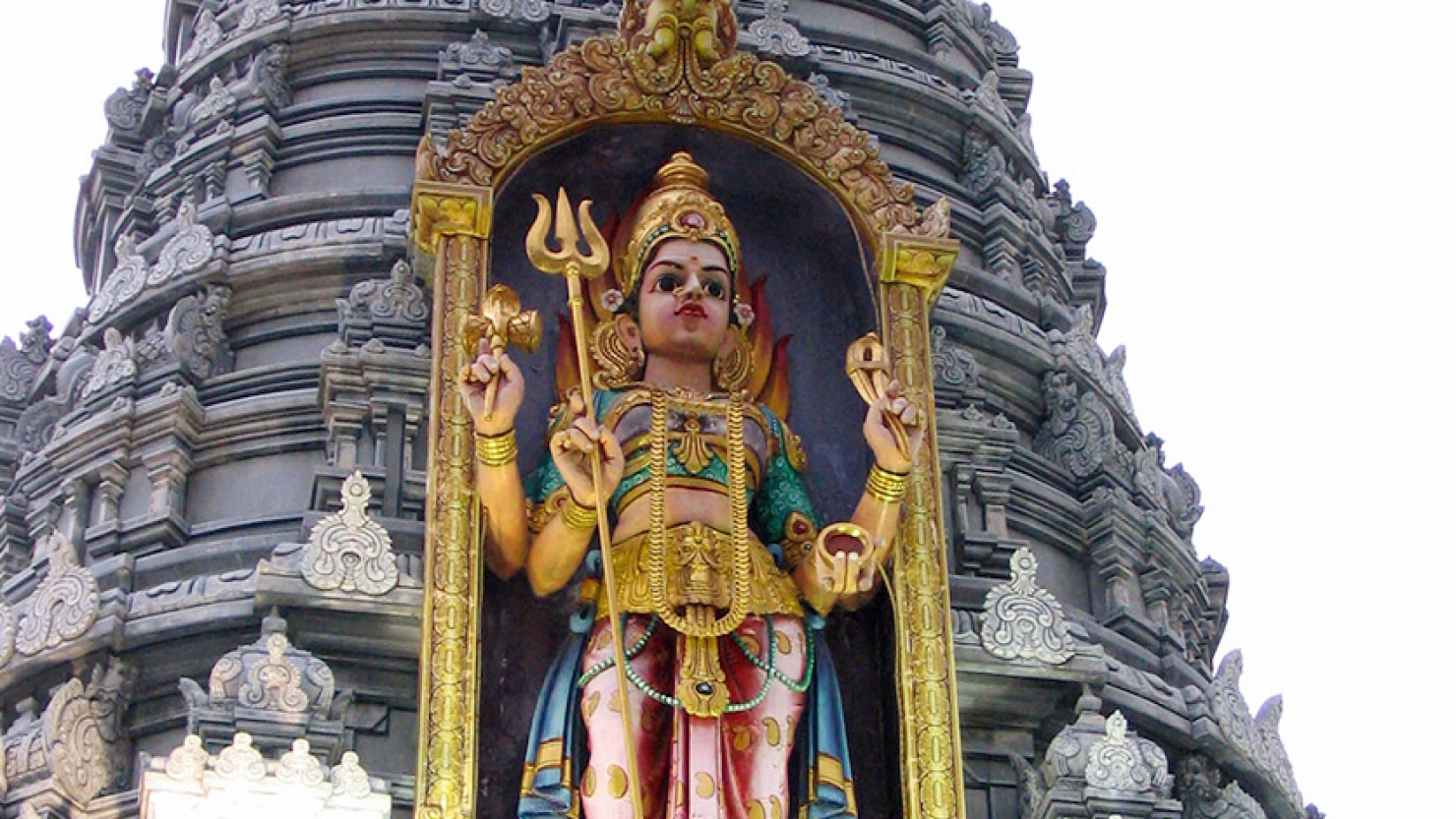 Ghé thăm ngôi Đền Sri Mariamman cổ đại