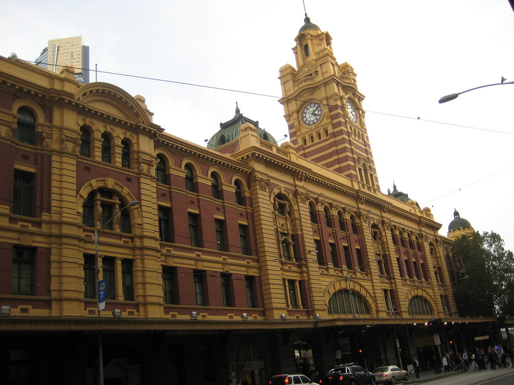 Nhà ga Flinders cầu nối giao thông Melbourne