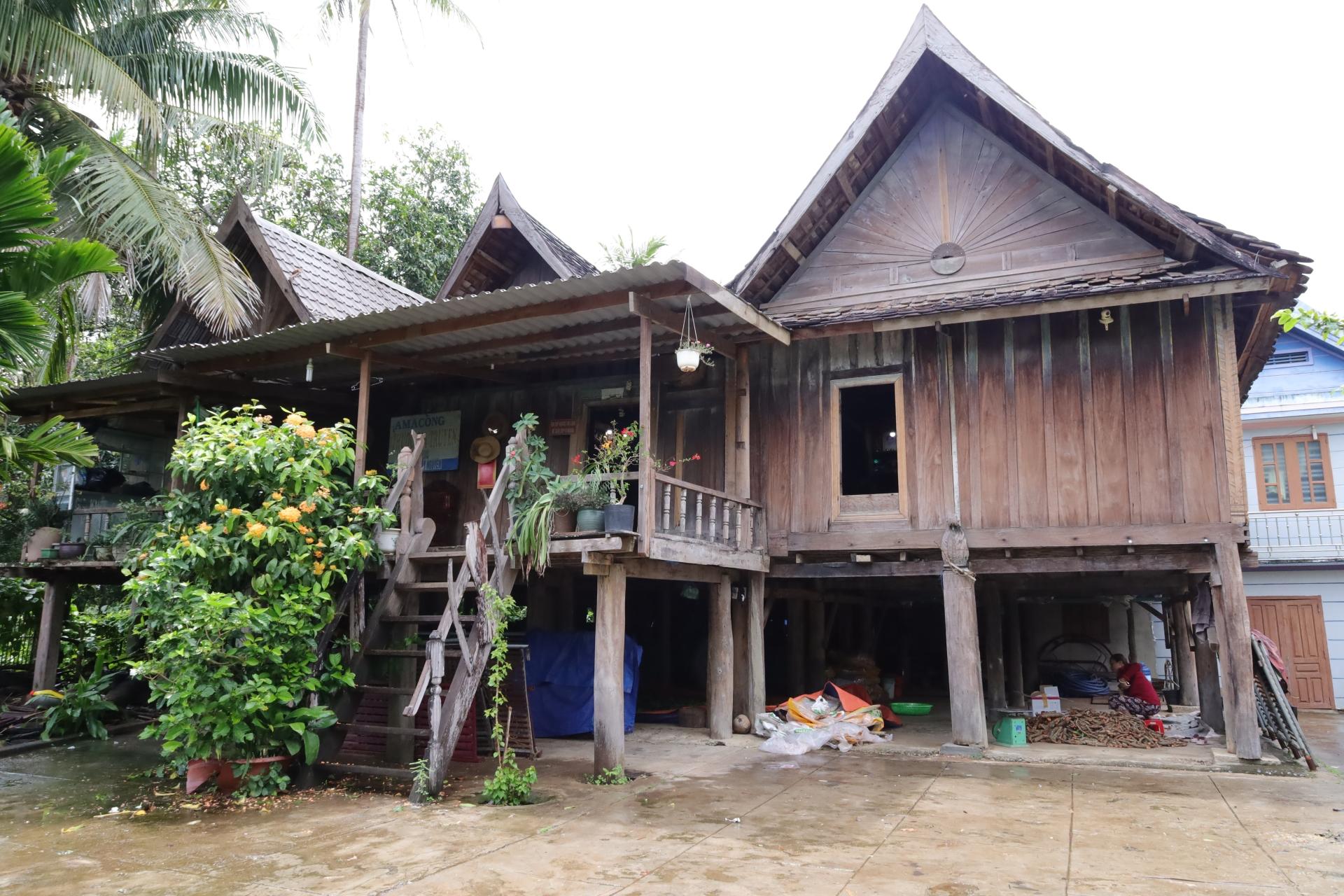 Nhà sàn cổ hơn 130 năm tuổi huyền thoại vua săn voi Buôn Đôn