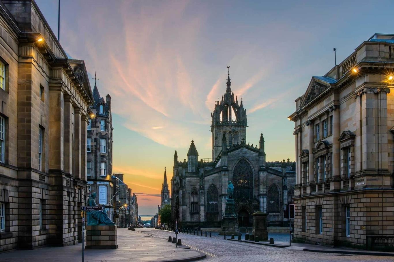 Nhà thờ thánh Giles - Công trình tôn giáo lâu đời nhất tại Scotland