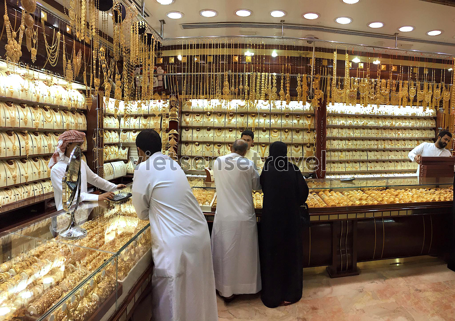Những món quà nên mua khi đi du lịch Dubai