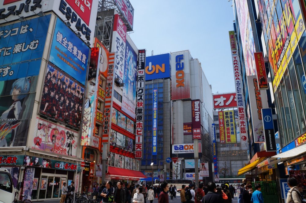 Ghé thăm Phố chợ điện tử Akihabara ở Tokyo