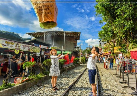 Khám phá phố cổ Thập Phần nơi ước nguyện thành hiện thực