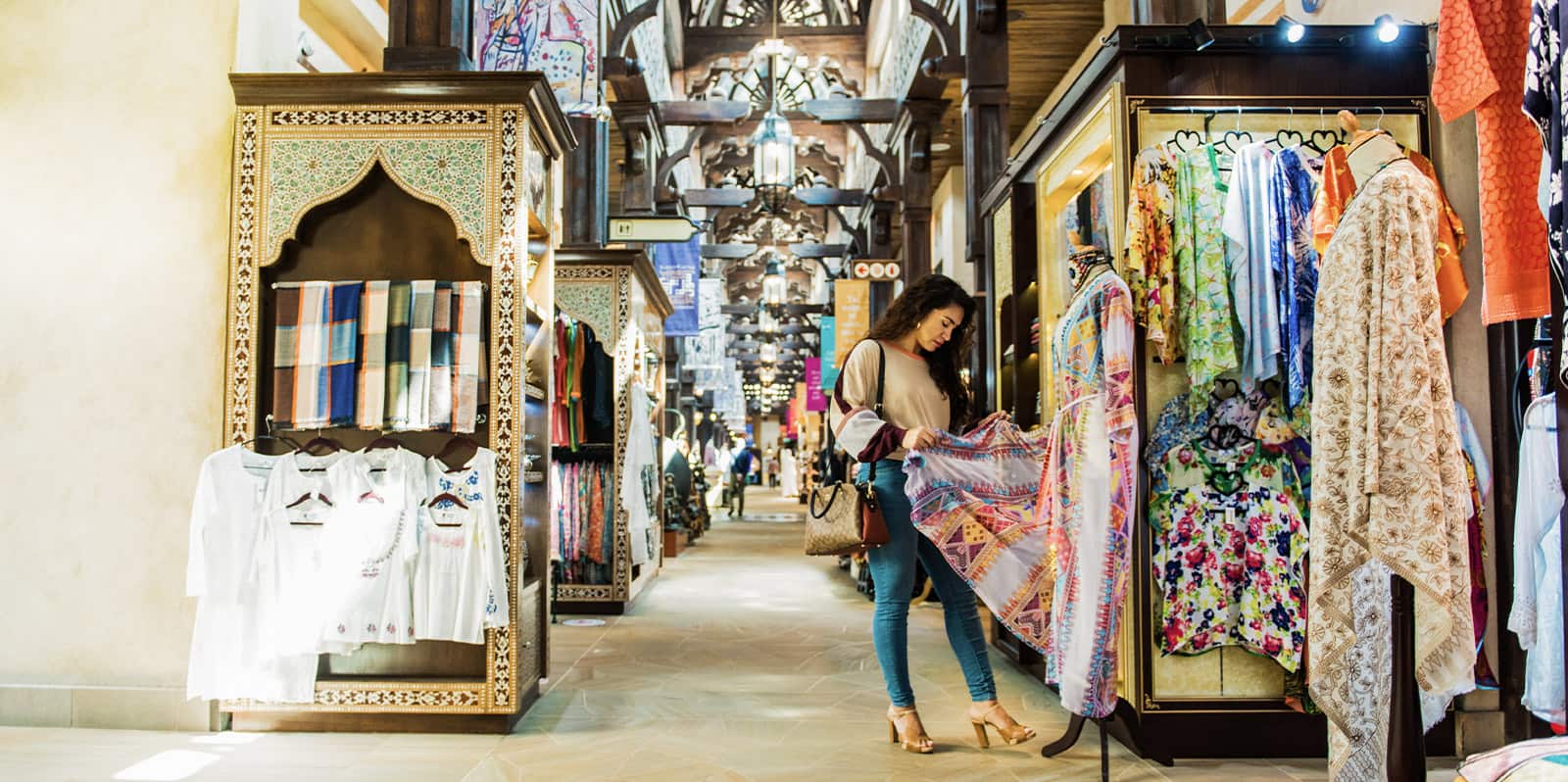 Quà lưu niệm Dubai: Những món đồ nên mua về biếu tặng